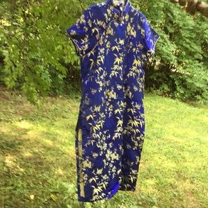 Beautiful traditional oriental dress with zippers.